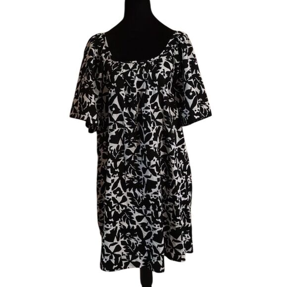 Free Assembly Dresses & Skirts - Free Assembly Women's Black & White Floral Mini Dress Short Sleeve